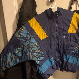 Vintage 90s men’s Nike windbreaker.